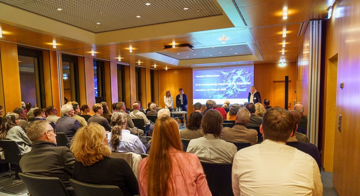 SH&Partner Vortrag 'KI im Arbeitsalltag' vor Publikum in Frankfurt